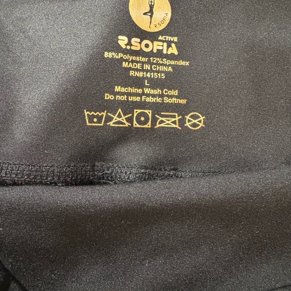 Black High-Waisted Leggings - Picture 4 of 6